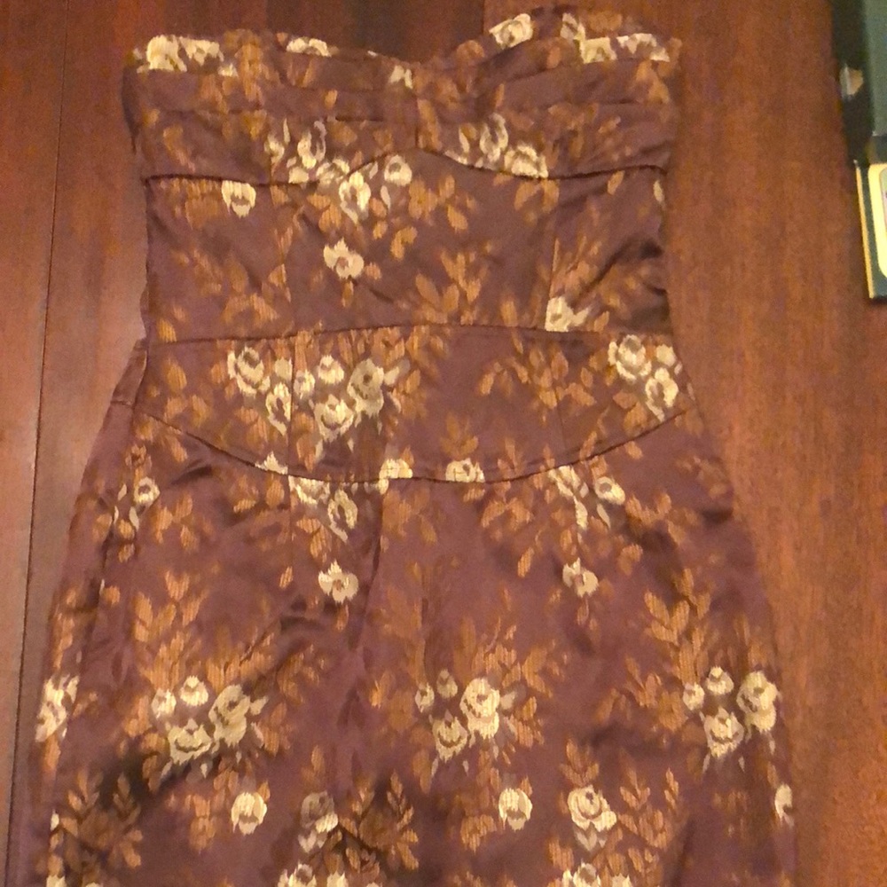 To the Max.  Size 8.  EUC.  Strapless short dress